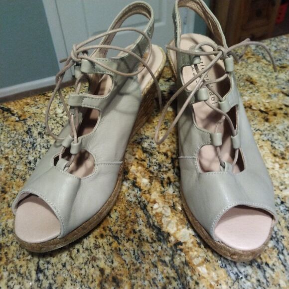 ERIC MICHAEL Taupe Leather GOSSIP Lace Up Jute Wedge Sandal US 9.5 EU40 $119 EUC - Picture 1 of 13